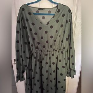 Cute Dress . Worn once. I’m 5”5 and it sits right above knees.
